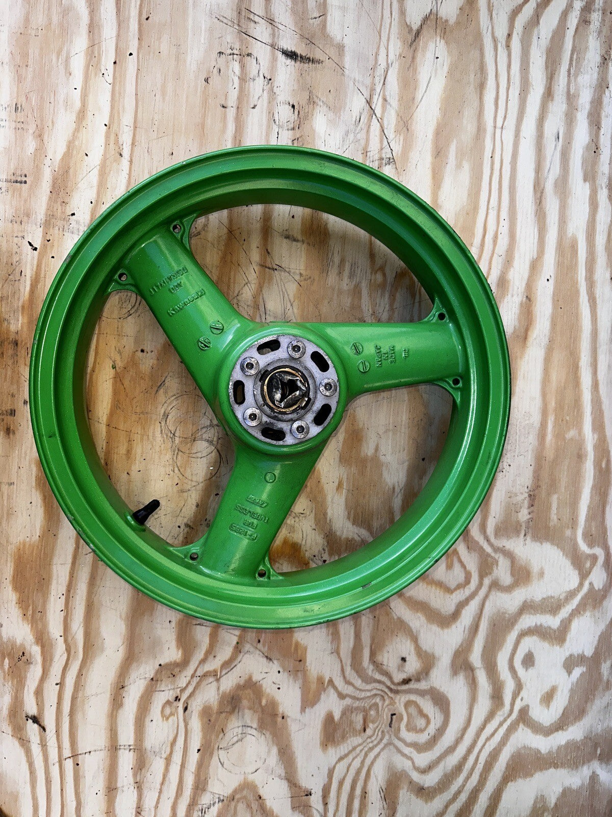1996 94-97 Kawasaki Ninja ZX9 ZX900 Front Wheel Rim  17x3.5 OEM