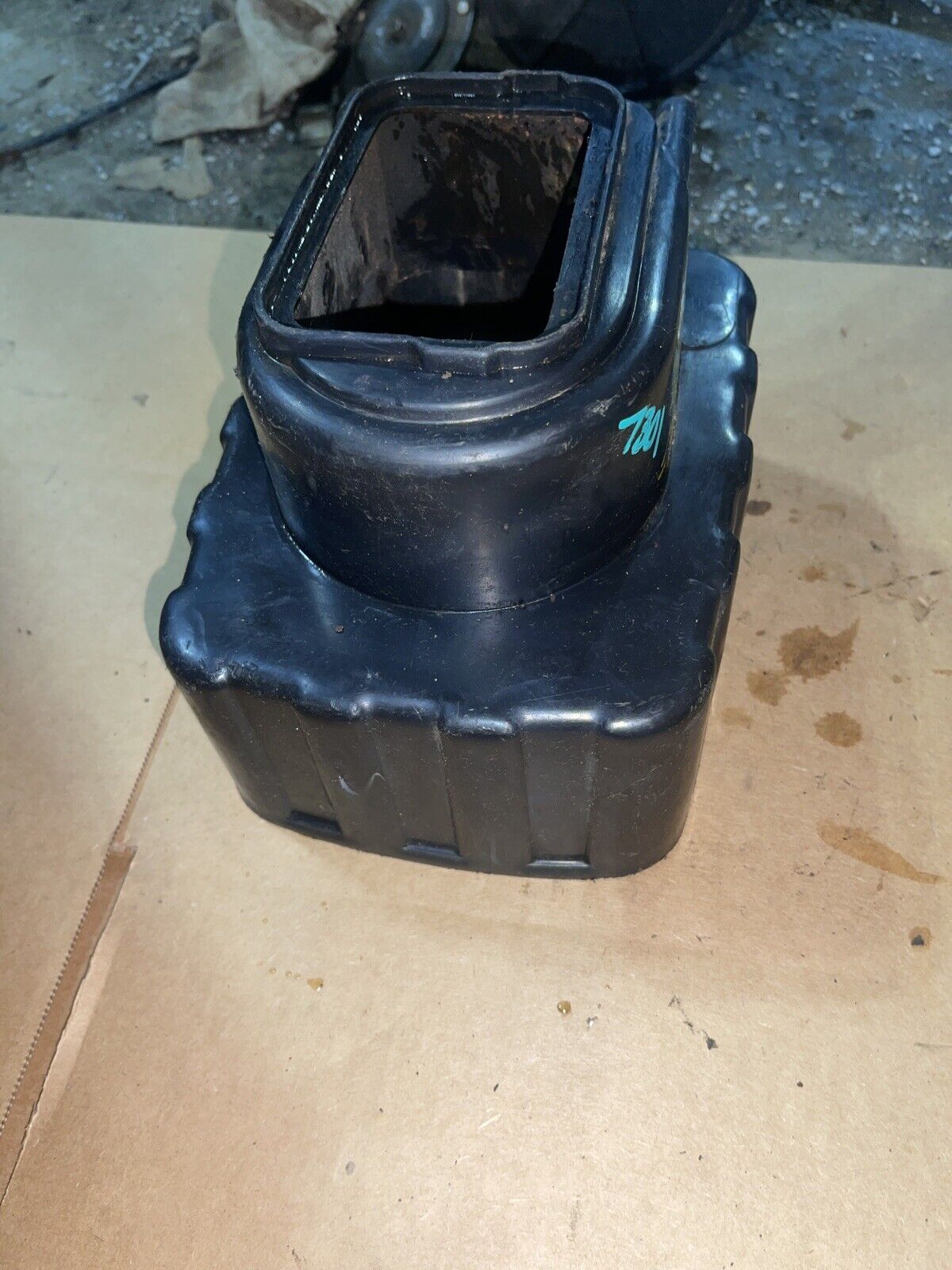 82 Honda GL1100 Goldwing Airbox Air Filter Box Assembly OEM GL1100A -85 Lower