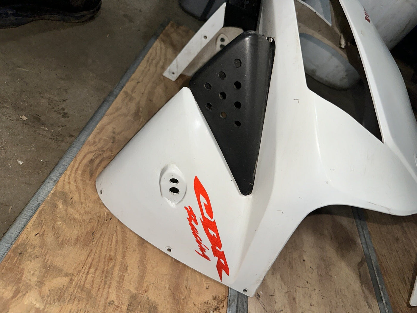 03-04 HONDA CBR600RR FRONT UPPER NOSE FAIRING COWL SHROUD