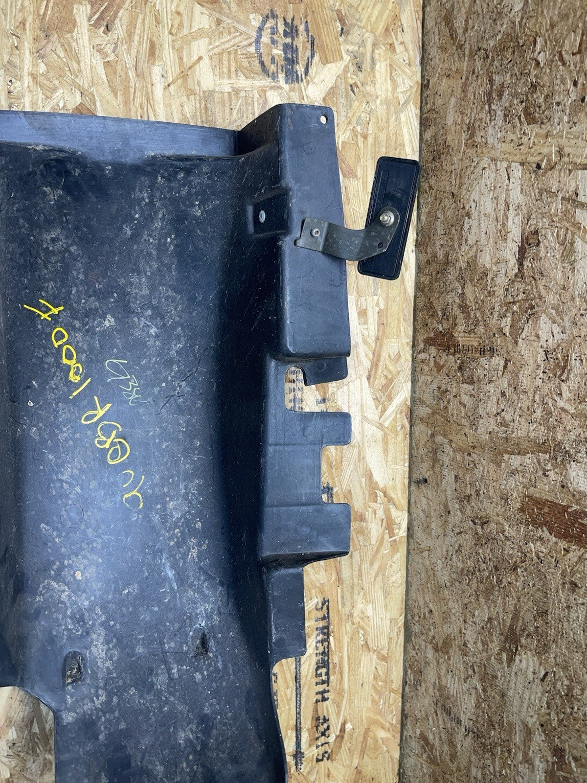 90 91 Honda CBR1000F Hurricane Rear Wheel Fender Hugger