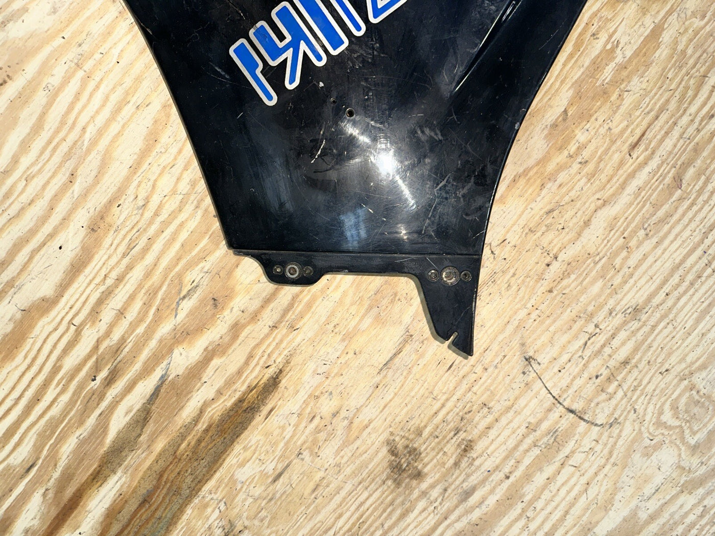 86-88 Suzuki GSXR 750 Right Side Fairing Cowling 94440-27A0 Cracks