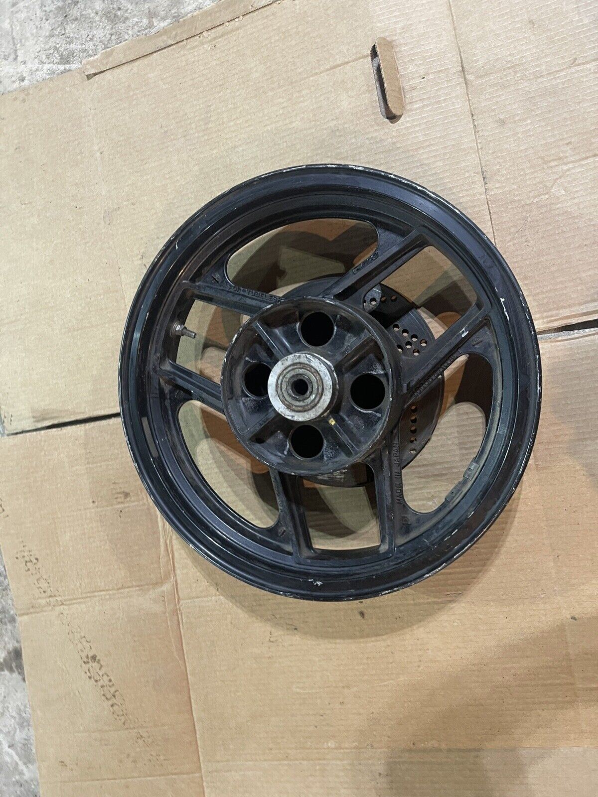 84 KAWASAKI ZX600 REAR WHEEL RIM