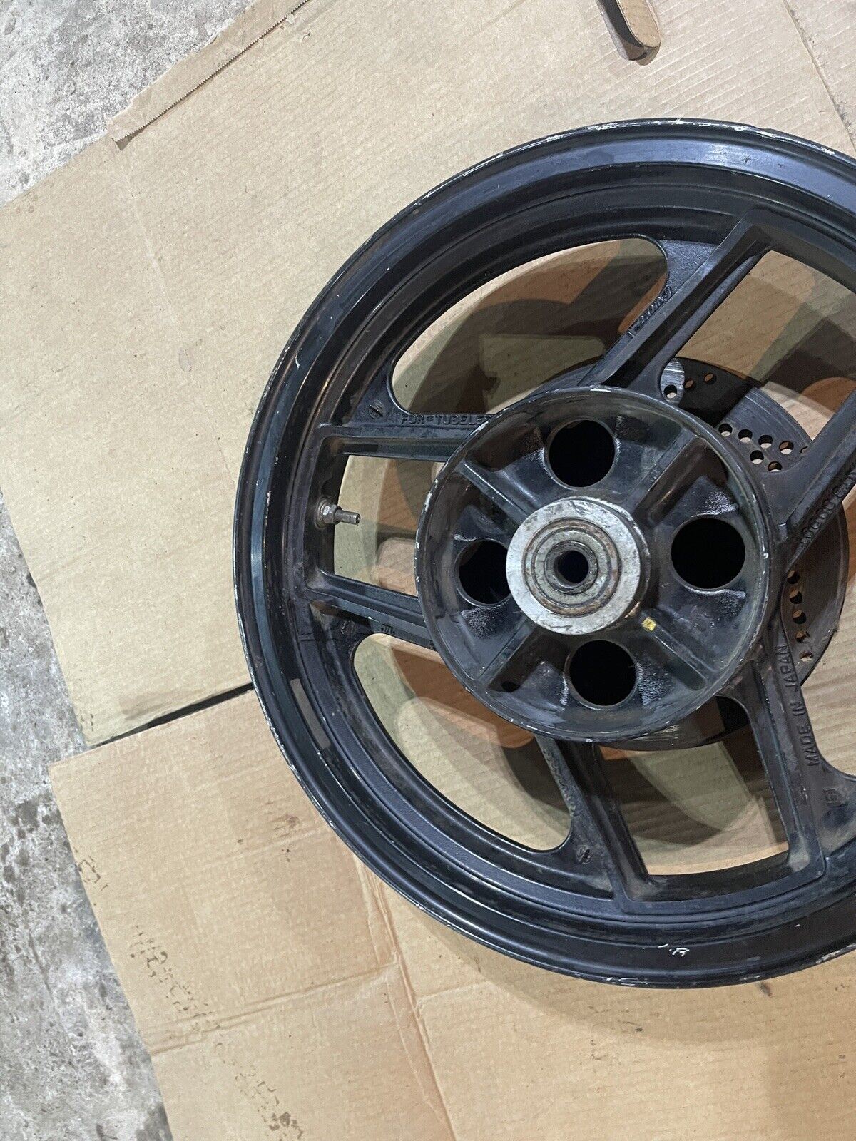 84 KAWASAKI ZX600 REAR WHEEL RIM