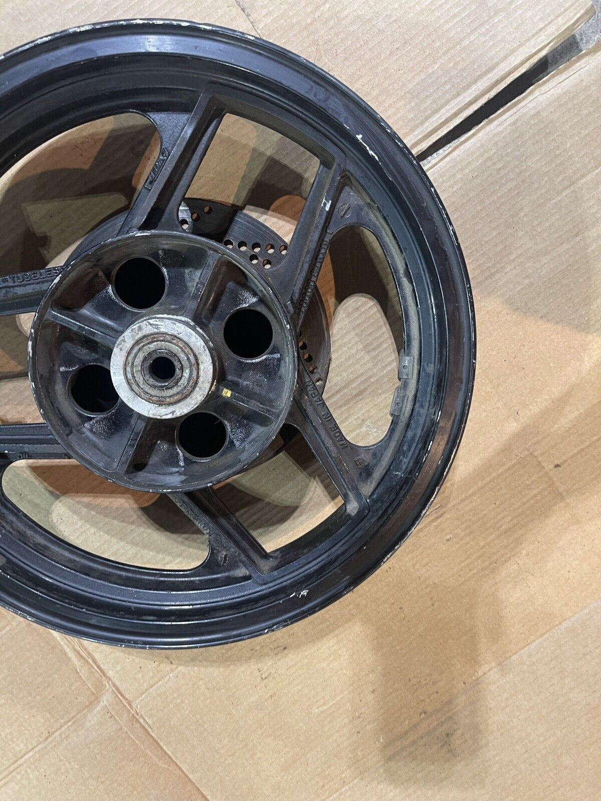 84 KAWASAKI ZX600 REAR WHEEL RIM