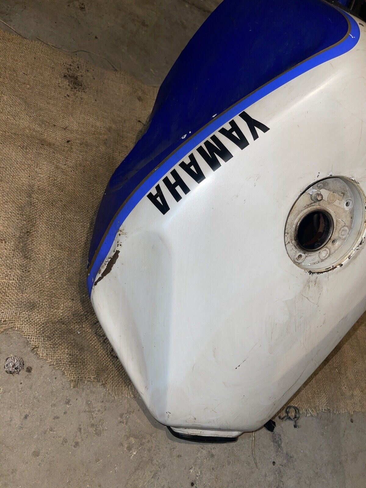 1988 YAMAHA FZR1000 GAS TANK FUEL CELL PETROL RESERVOIR