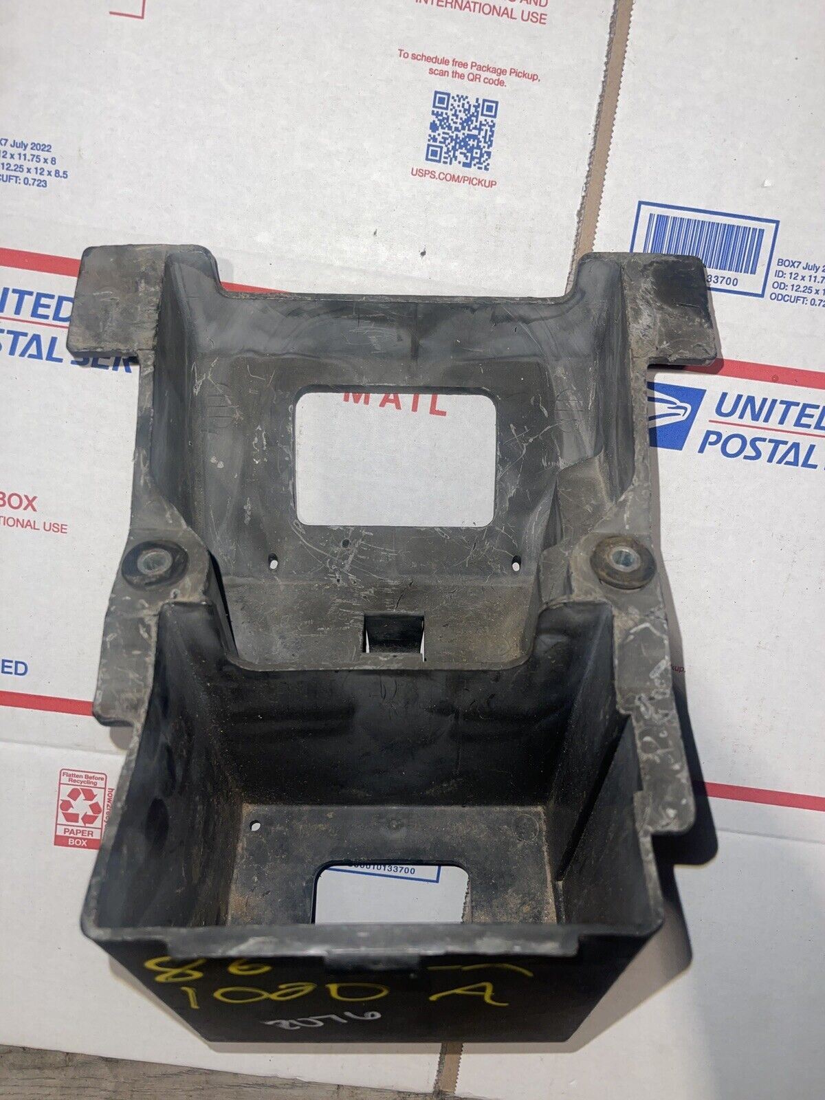 86 KAWASAKI ZX1000 ZX 1000A NINJA BATTERY BOX