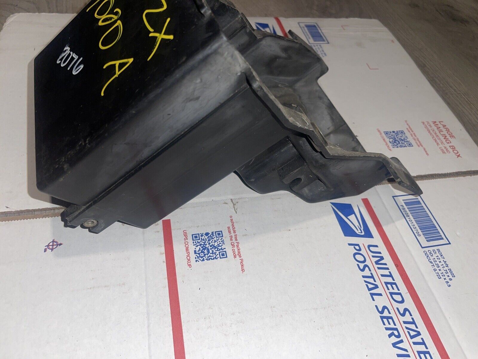 86 KAWASAKI ZX1000 ZX 1000A NINJA BATTERY BOX