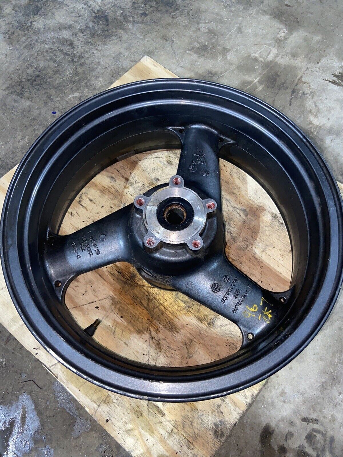 96 Kawasaki Ninja ZX7R ZX7 ZX750L ZX 750 Rear Rim Wheel