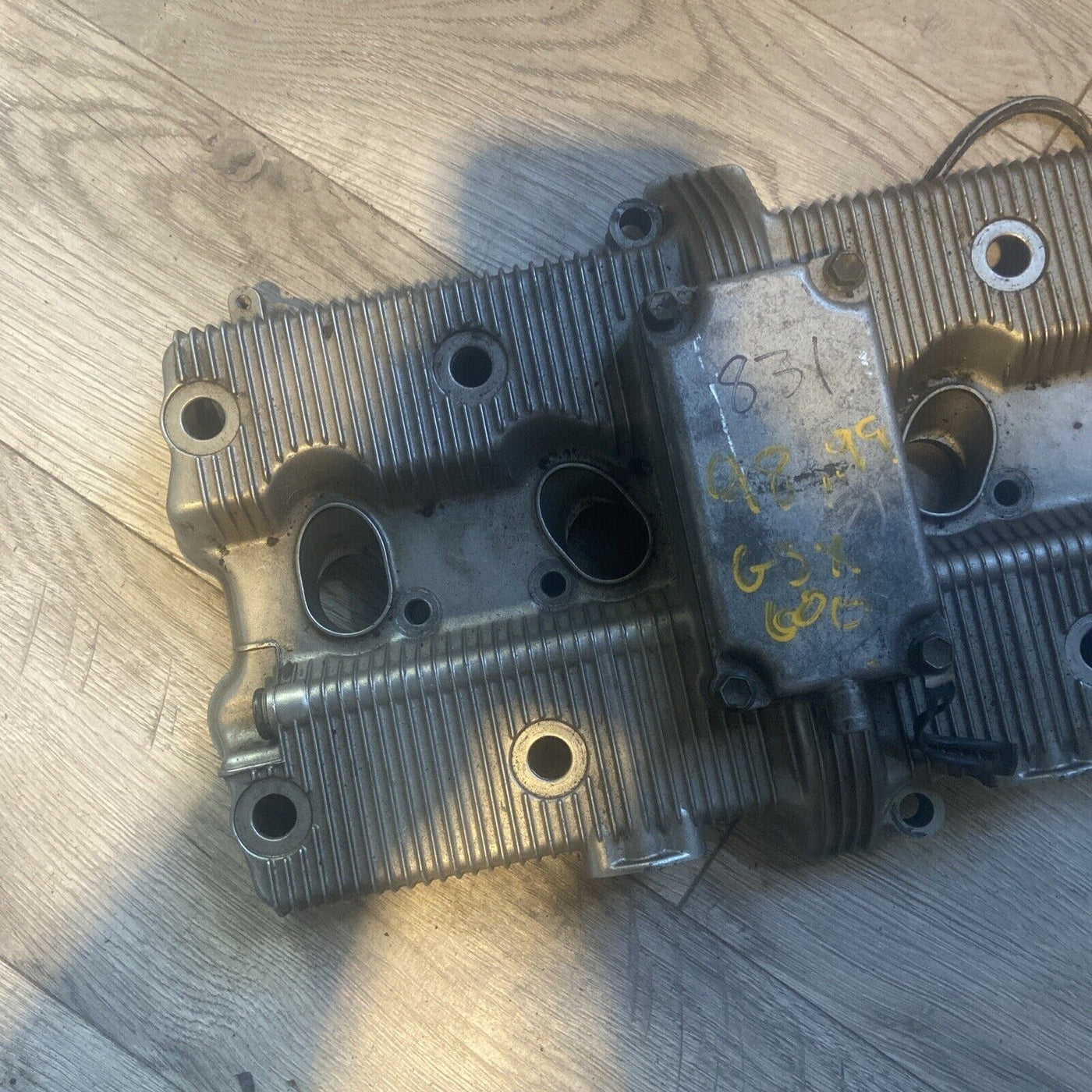 98-99 Suzuki GSX600 cylinder head valve cover