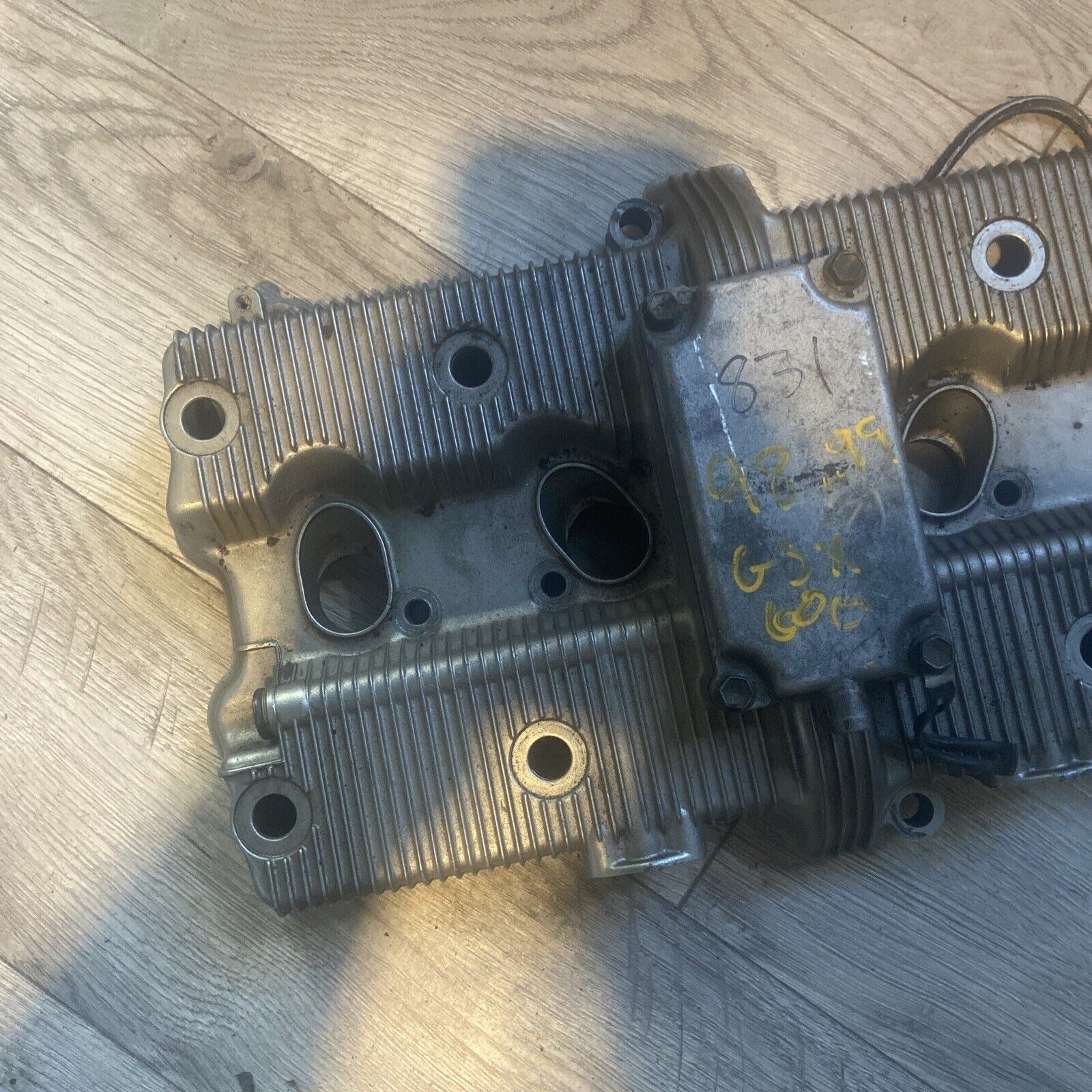 98-99 Suzuki GSX600 cylinder head valve cover