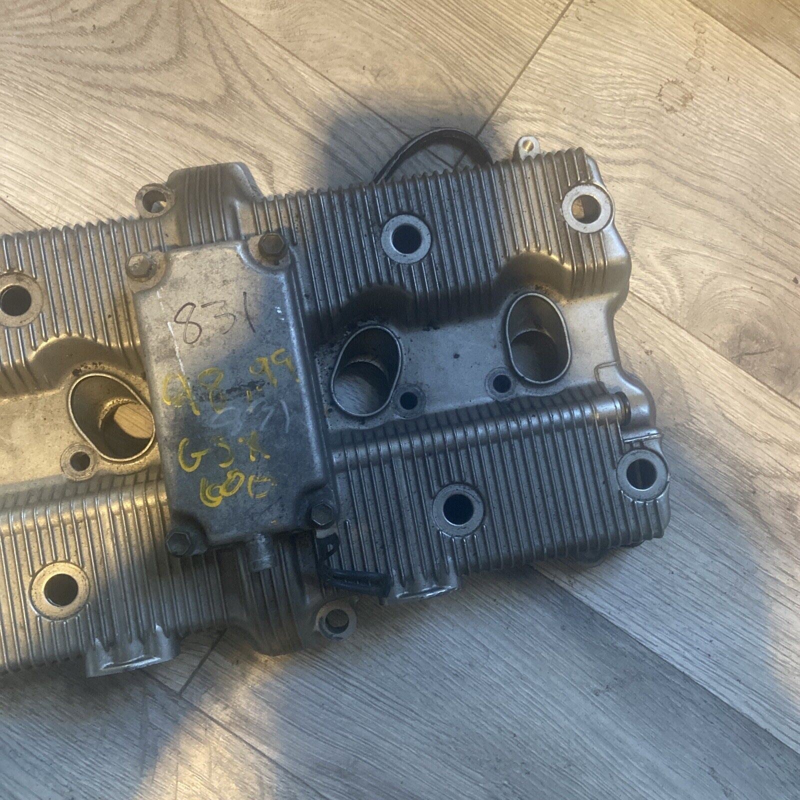 98-99 Suzuki GSX600 cylinder head valve cover