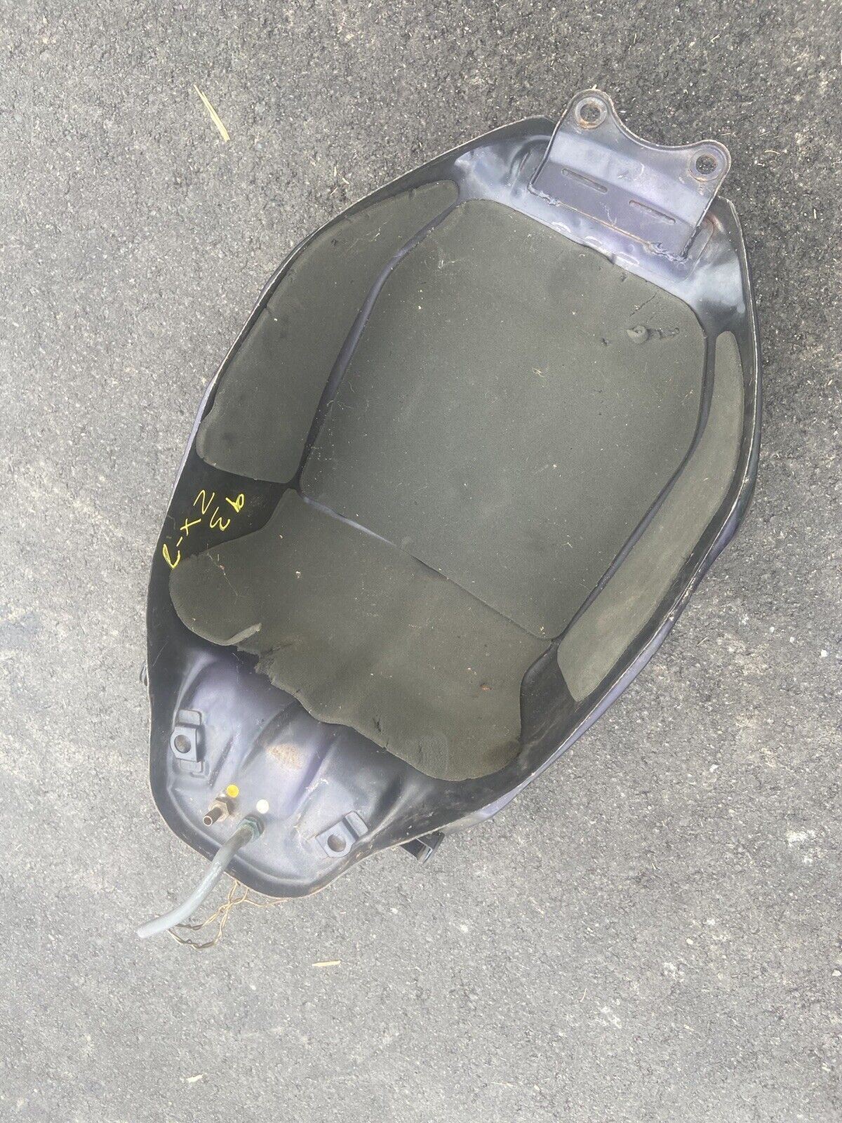 93-95 KAWASAKI NINJA ZX7 GAS TANK FUEL CELL PETROL RESERVOIR