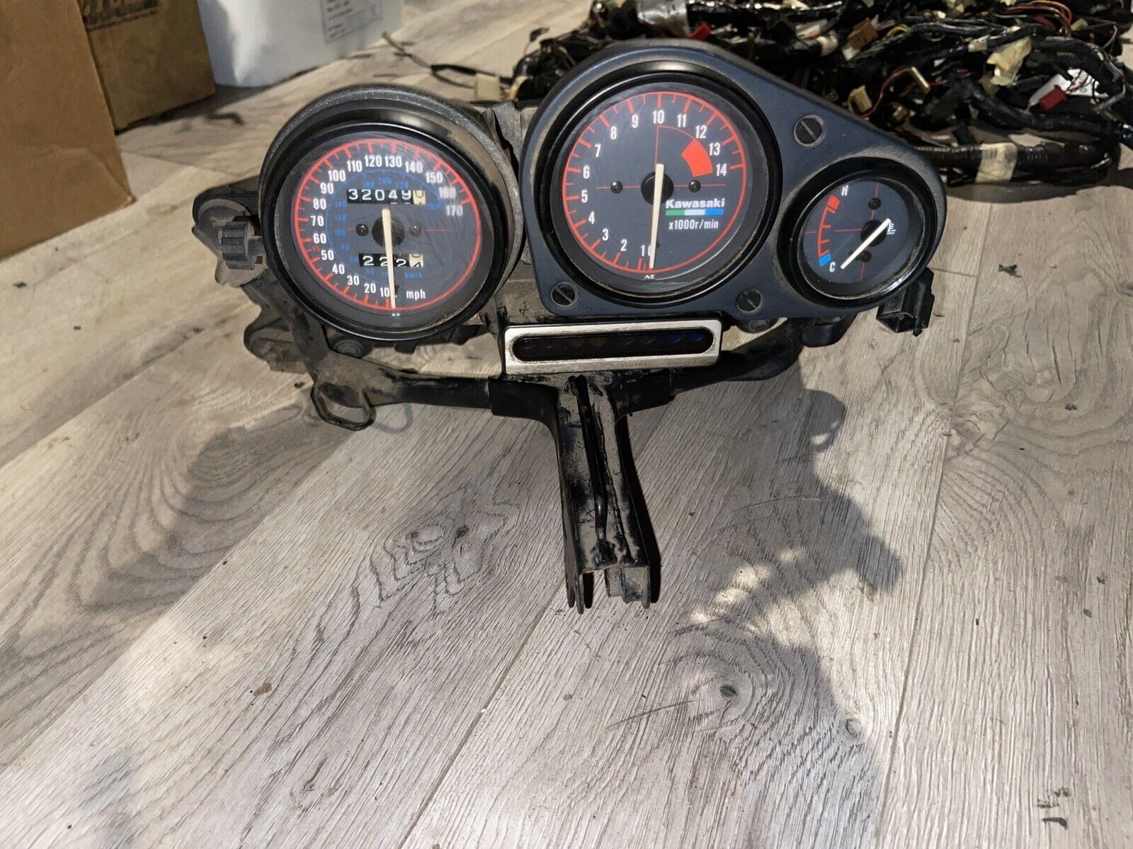 91 -92 KAWASAKI NINJA ZX750 ZX7 CLUSTER SPEEDO TACH METER Headlight