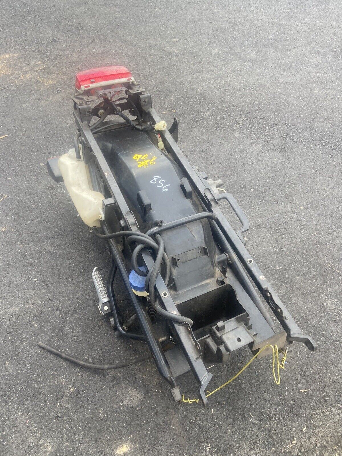 1990 KAWASAKI ZX6 REAR BACK SUBFRAME With BATTERY TRAY, Tail Light