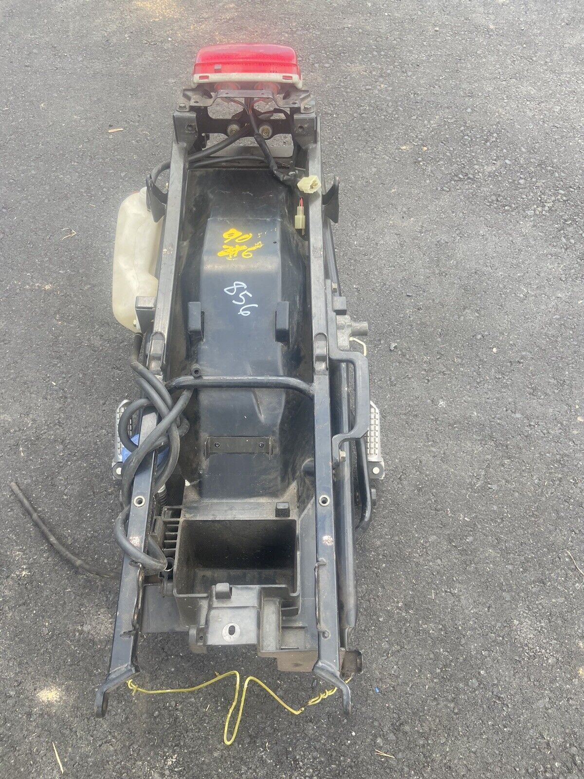 1990 KAWASAKI ZX6 REAR BACK SUBFRAME With BATTERY TRAY, Tail Light