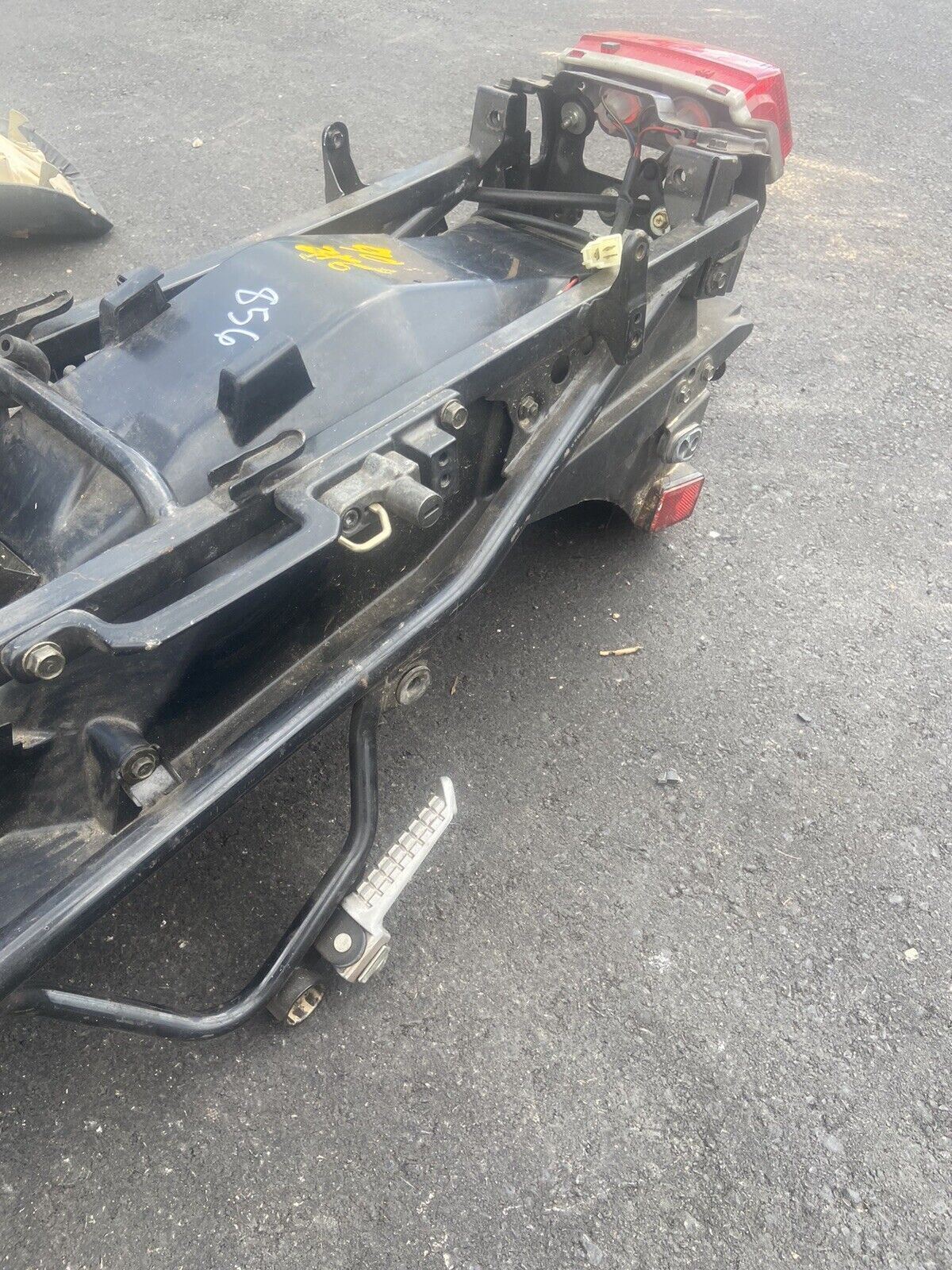 1990 KAWASAKI ZX6 REAR BACK SUBFRAME With BATTERY TRAY, Tail Light