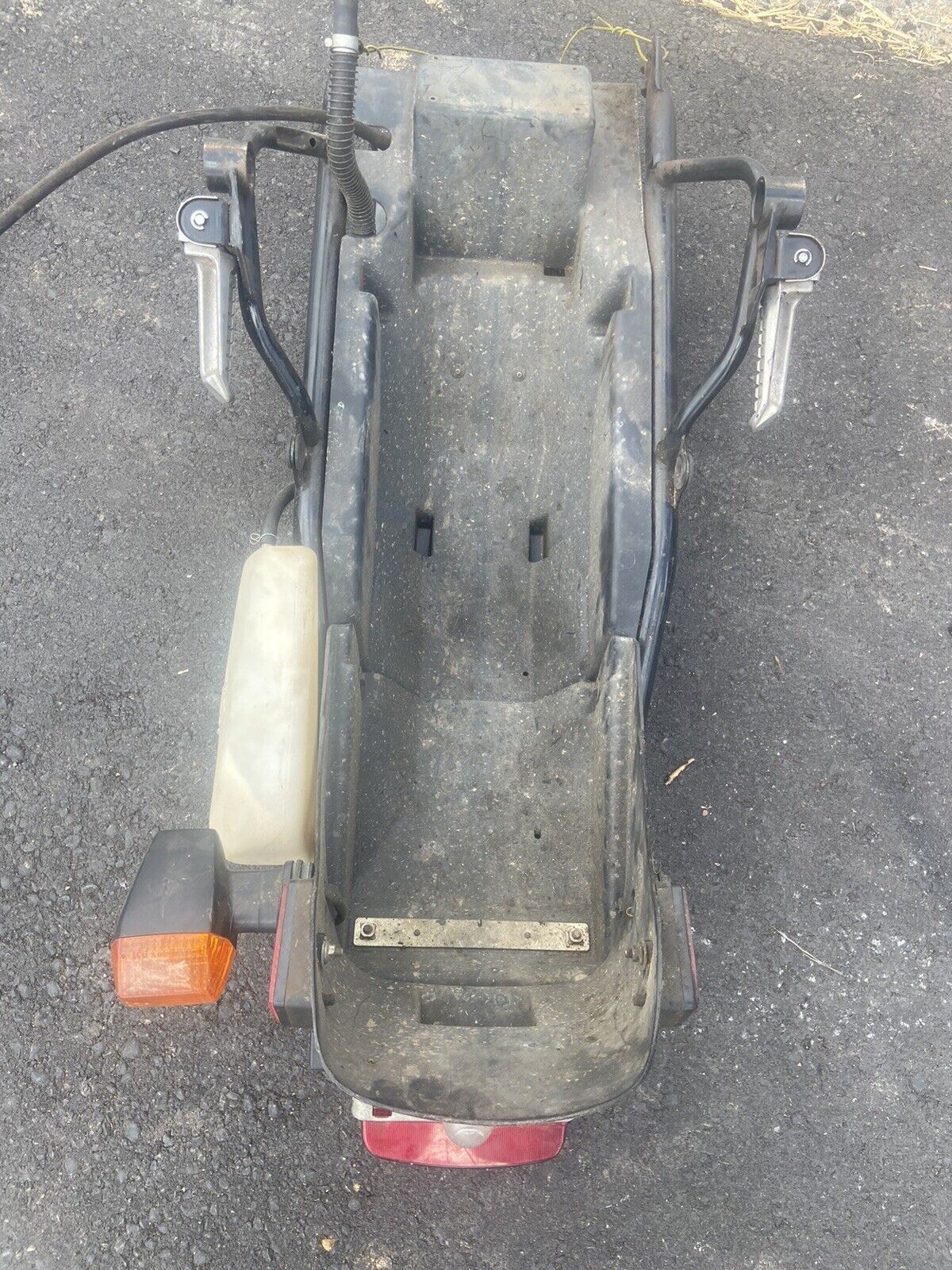 1990 KAWASAKI ZX6 REAR BACK SUBFRAME With BATTERY TRAY, Tail Light