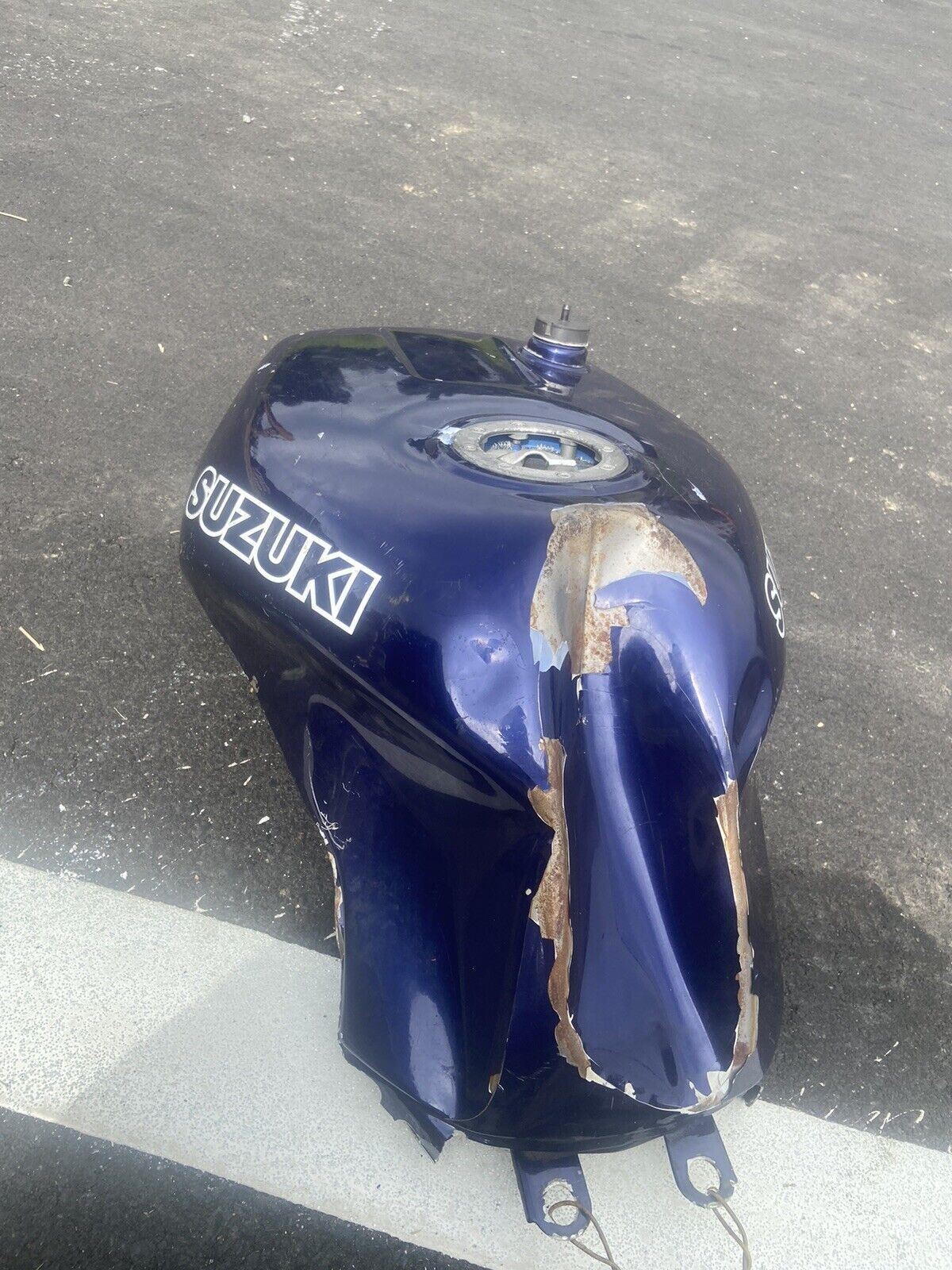1993 SUZUKI GSXR-750 GAS FUEL TANK