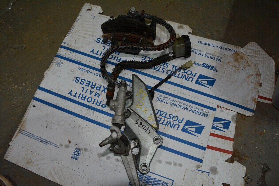 92 kawasaki zx6 right rearset, caliper, master cylinder