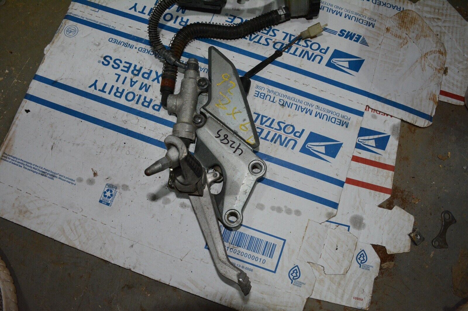 92 kawasaki zx6 right rearset, caliper, master cylinder