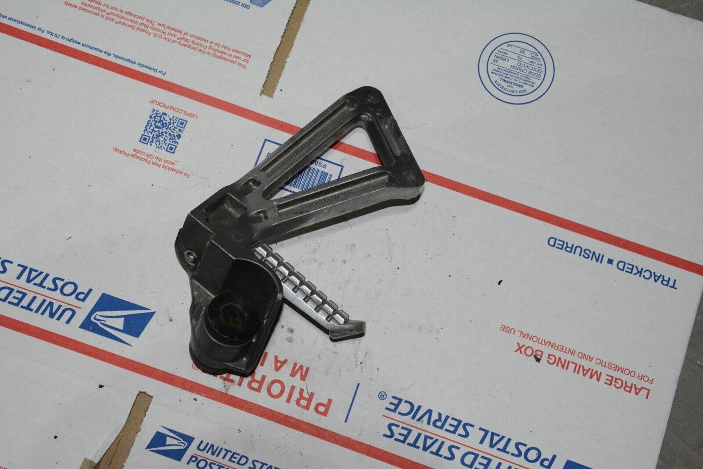 94-97 KAWASAKI NINJA ZX9R OEM LEFT REAR BACK PASSENGER PEG