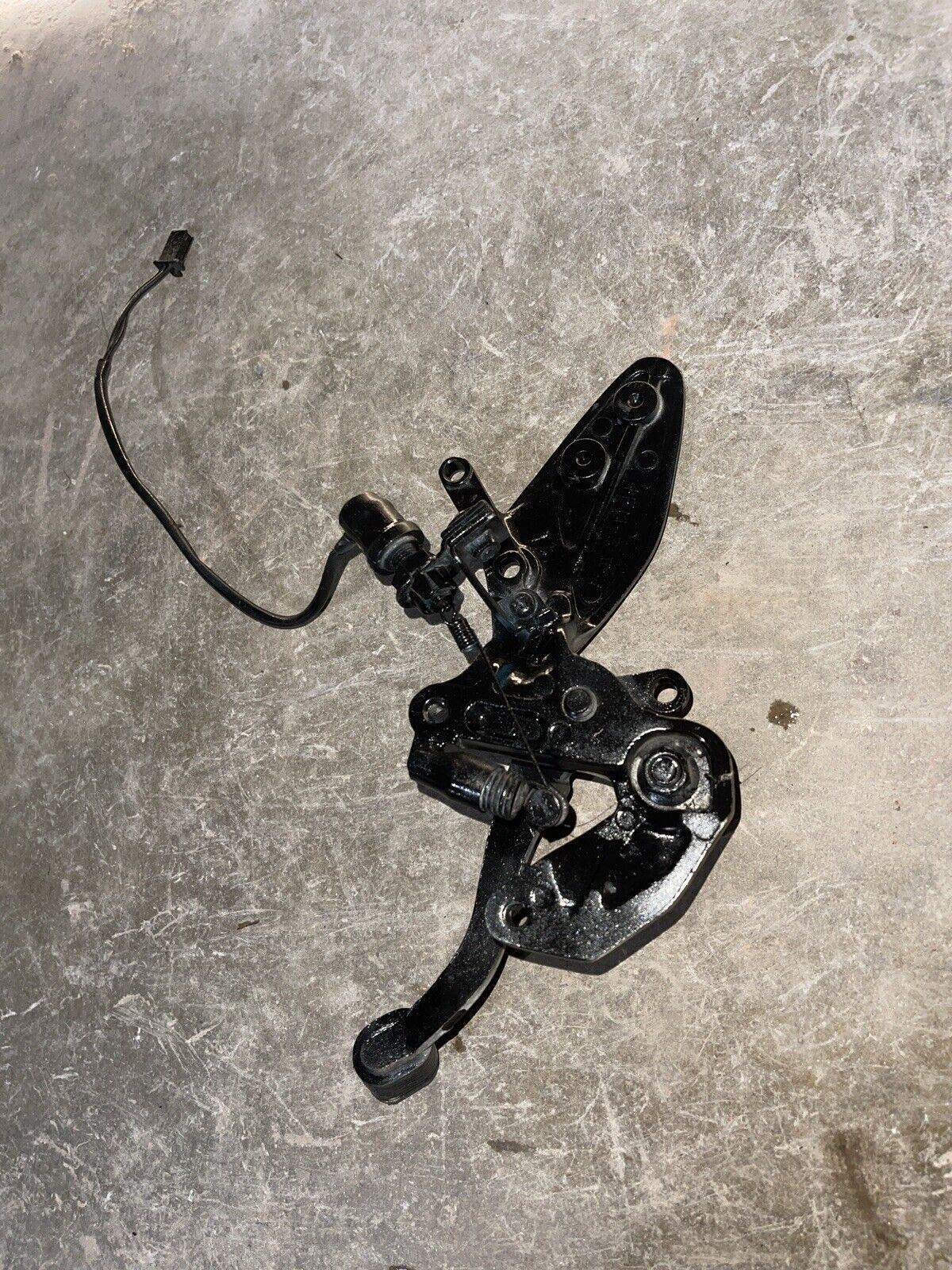 YAMAHA FZ6 2001  BRAKE PEDAL