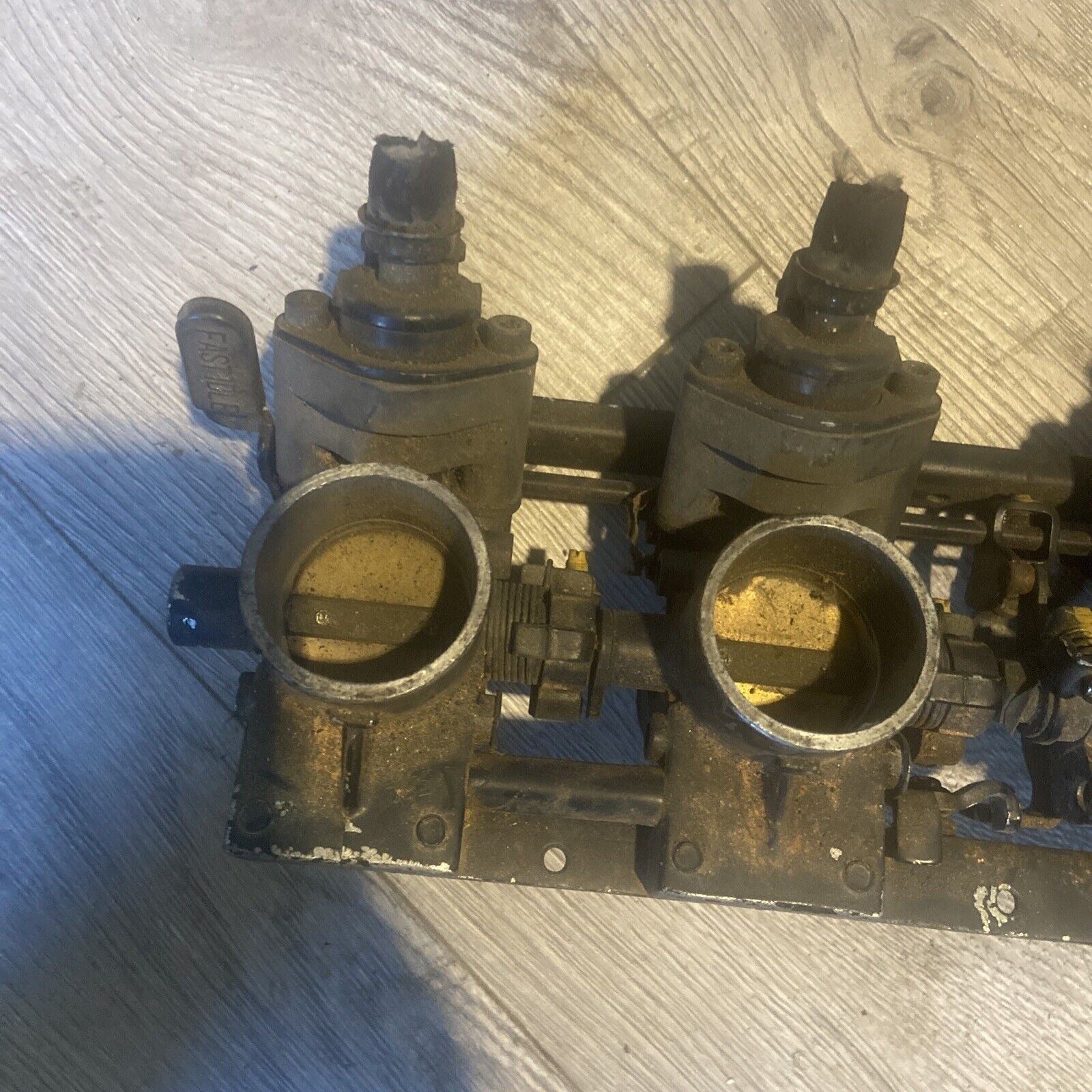 1984 GPZ1100 MAIN FUEL INJECTORS / THROTTLE BODIES