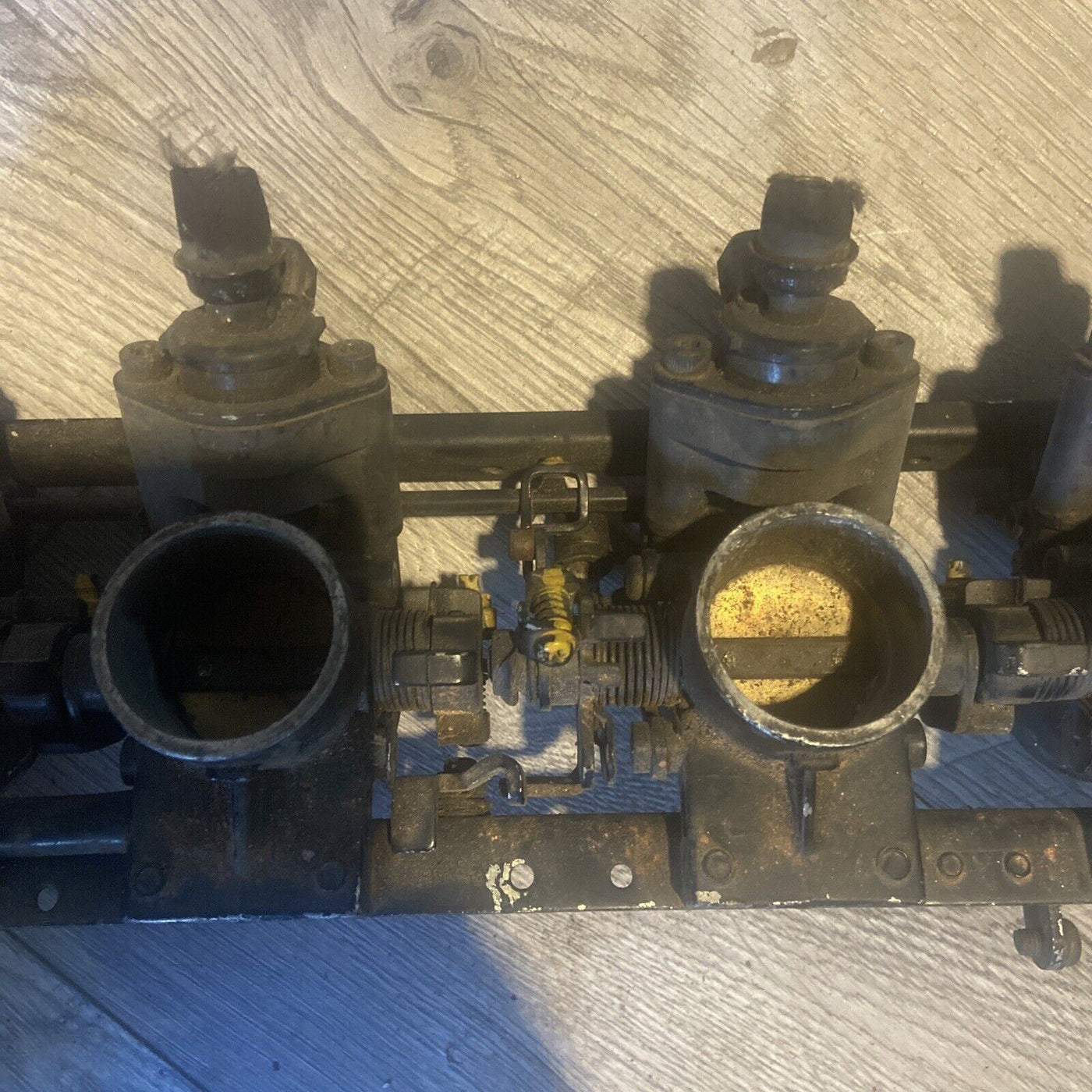 1984 GPZ1100 MAIN FUEL INJECTORS / THROTTLE BODIES