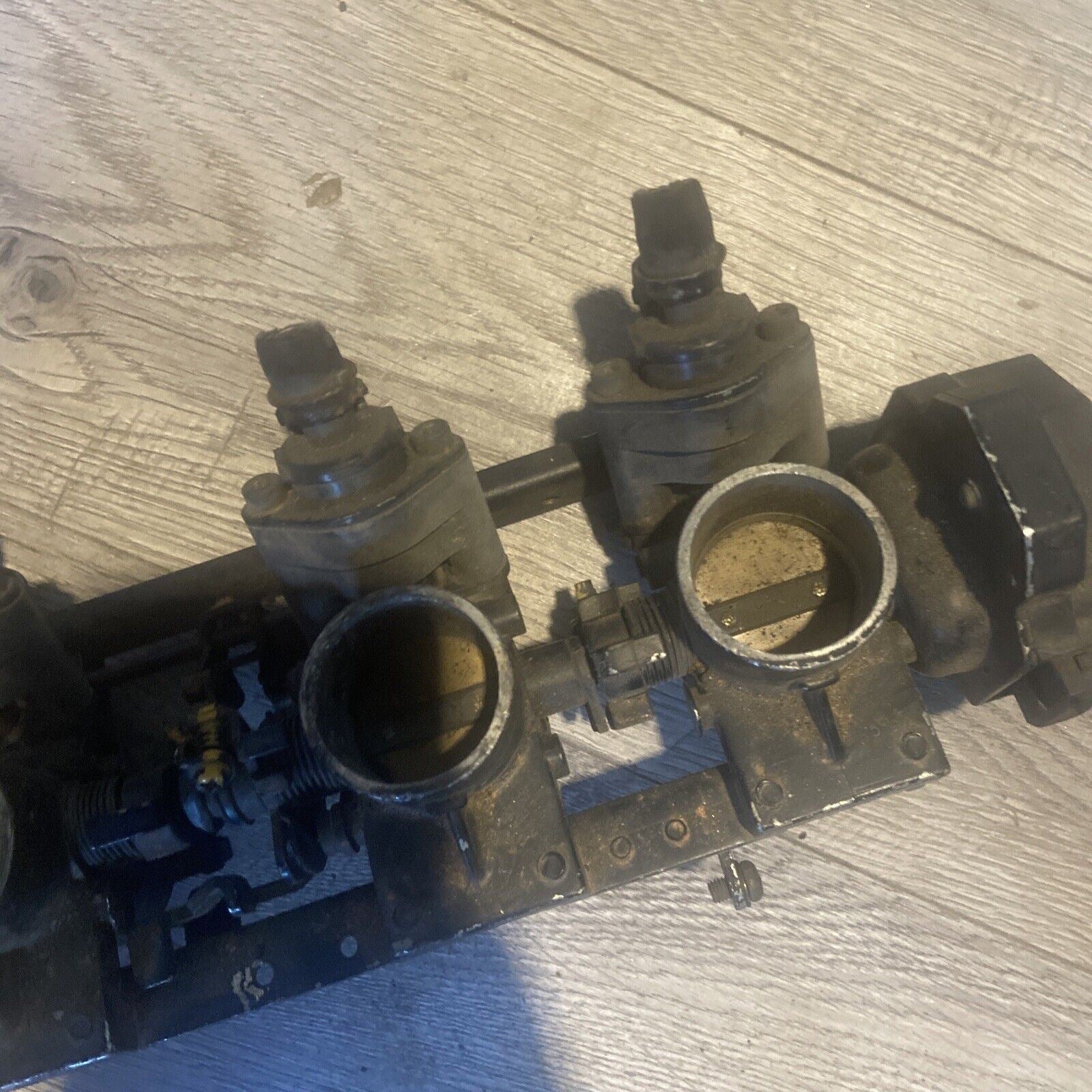 1984 GPZ1100 MAIN FUEL INJECTORS / THROTTLE BODIES