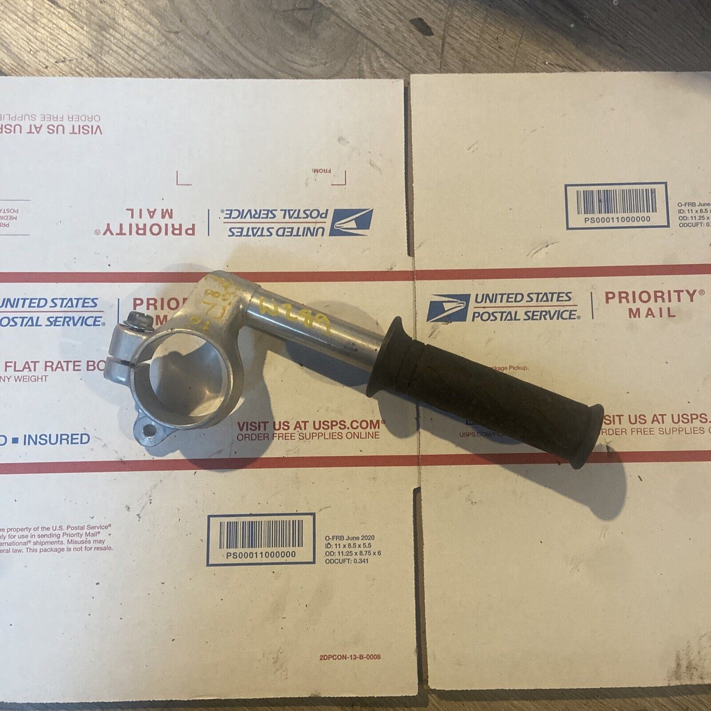 1998 SUZUKI TL1000 HANDLEBAR RIGHT CLAMP ON