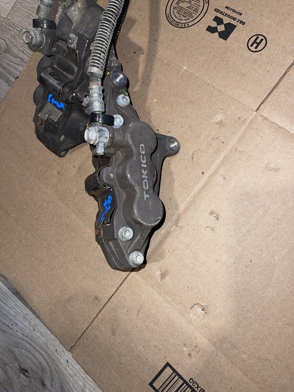 98 99 KAWASAKI NINJA ZX7 OEM FRONT BRAKE CALIPER SET PAIR MASTER 1999