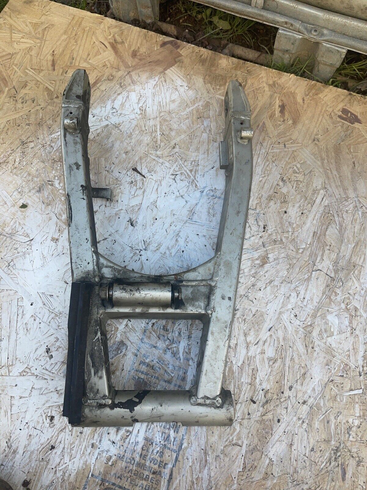 1995 KAWASAKI NINJA ZX6R OEM REAR SWINGARM BACK SUSPENSION SWING ARM