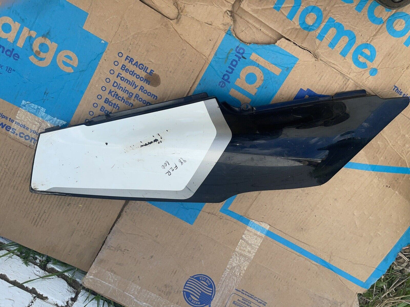 '98 FZR 600 FZR600 RIGHT REAR TAIL COVER PLASTIC FAIRING COWL BLACK WHITE YAMAHA