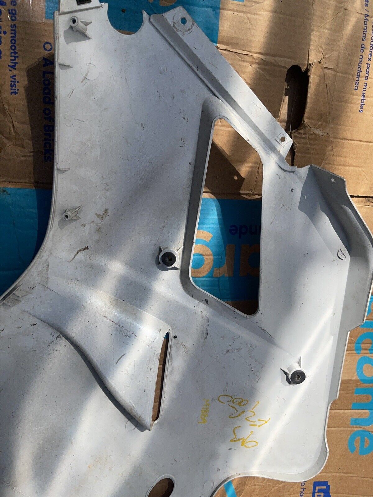 Genuine Yamaha 1991-1995 FZR1000 Right Mid Panel Fairing Cowl Cowling