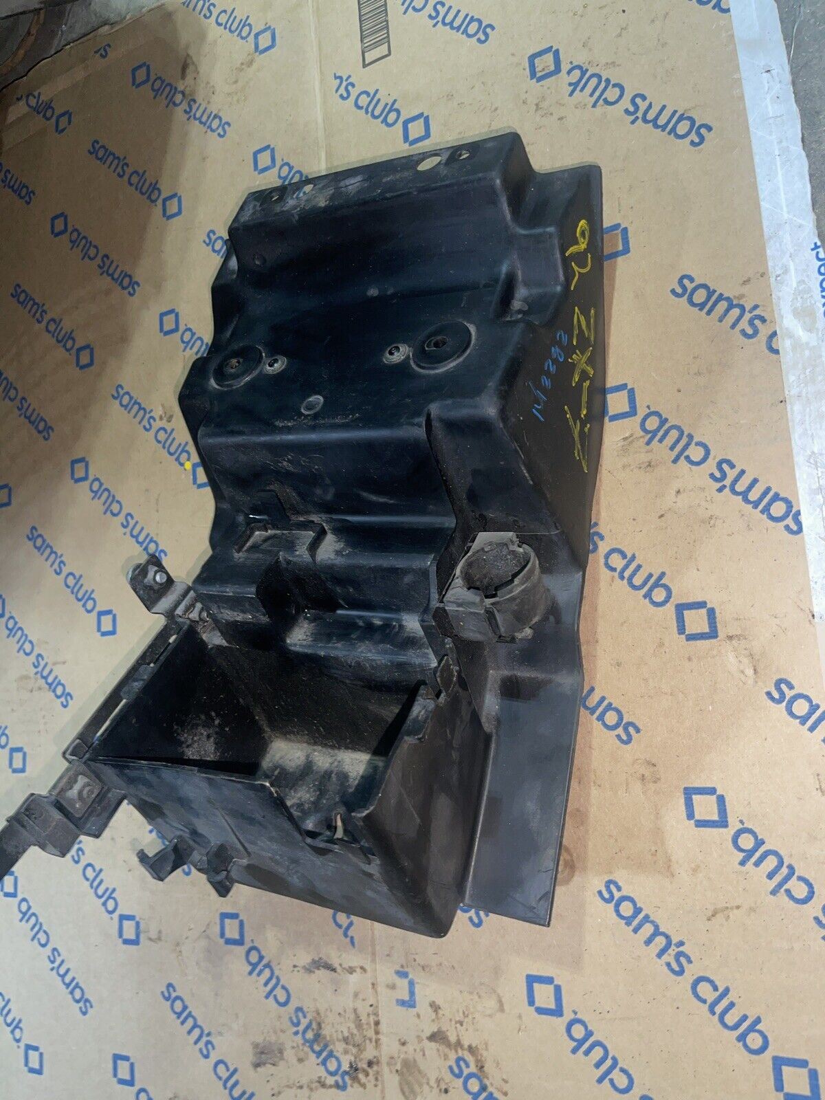 92 Kawasaki ZX7 Ninja ZX750 BATTERY BOX TRAY