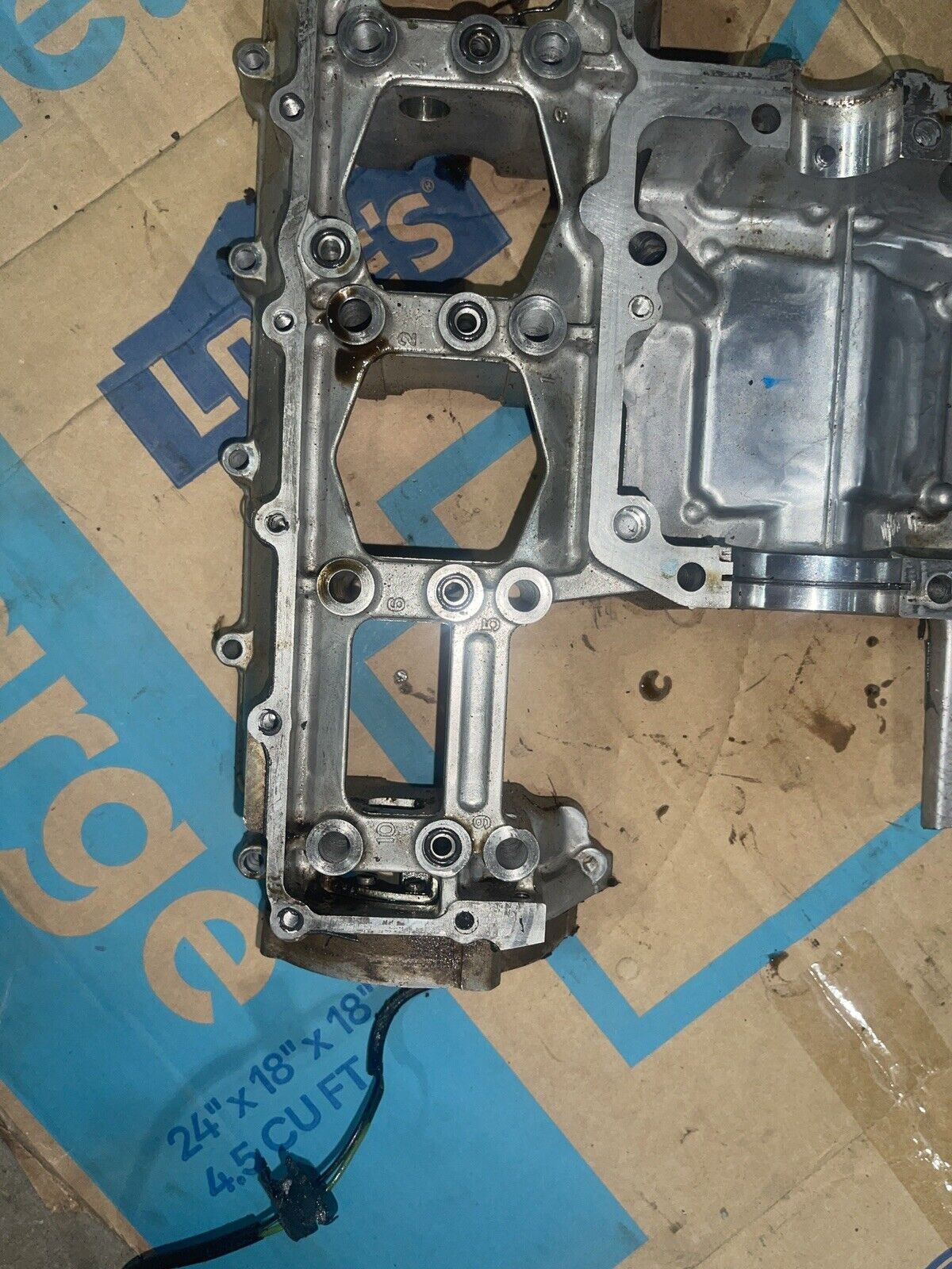 04 05 SUZUKI GSXR 600 GSXR600 ENGINE MOTOR BLOCK CASE UPPER LOWER CRANKCASE