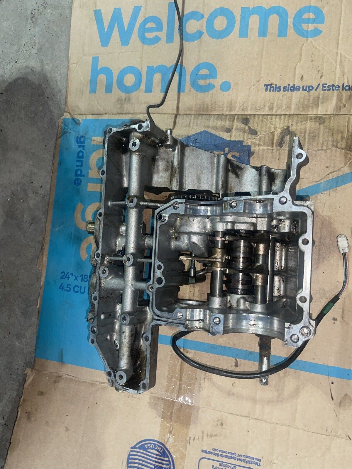 04 05 SUZUKI GSXR 600 GSXR600 ENGINE MOTOR BLOCK CASE UPPER LOWER CRANKCASE