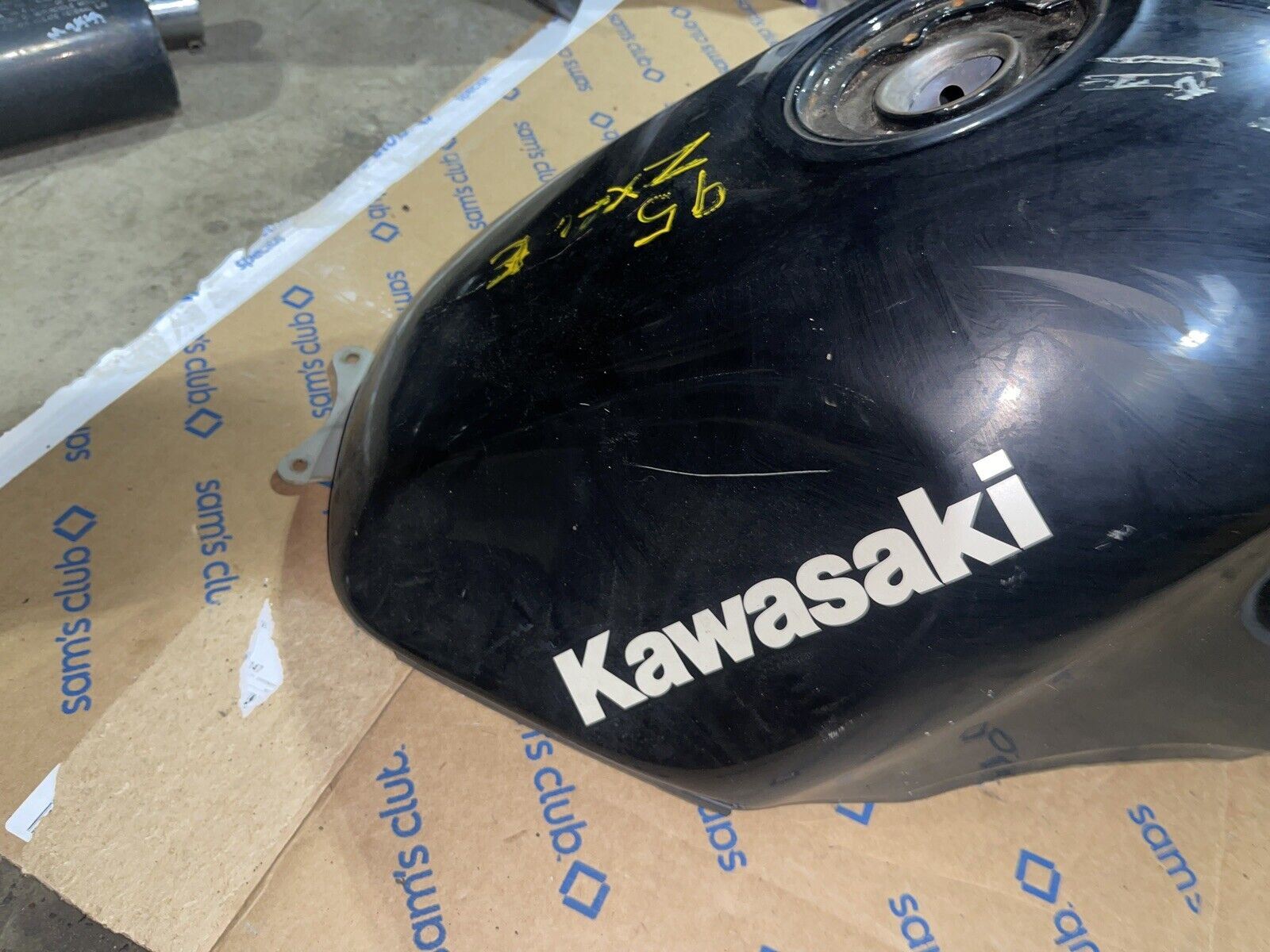 1995 Kawasaki Ninja ZX6 ZX600E Gas tank, fuel tank