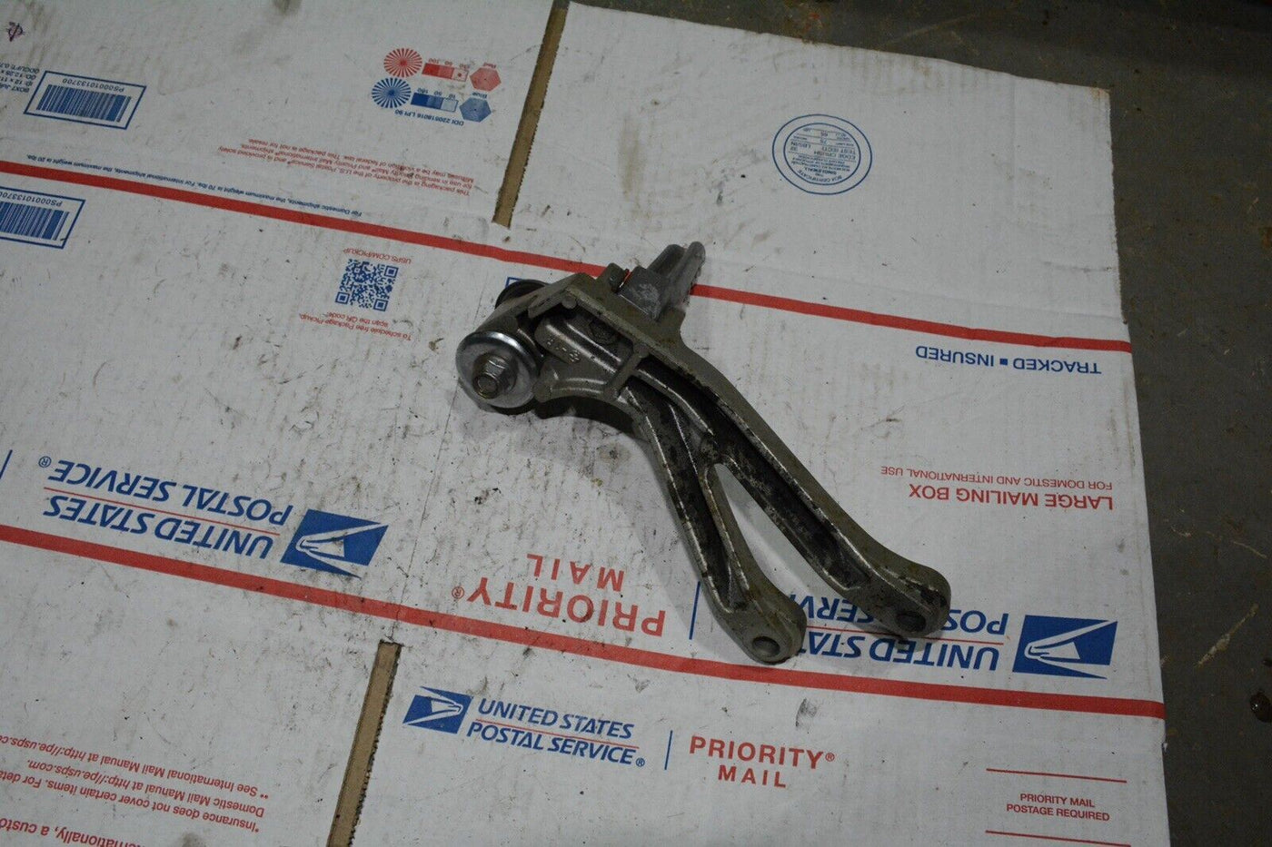 98 Kawasaki Ninja ZX6 ZX-6R ZX6R Right Rear Peg & Bracket