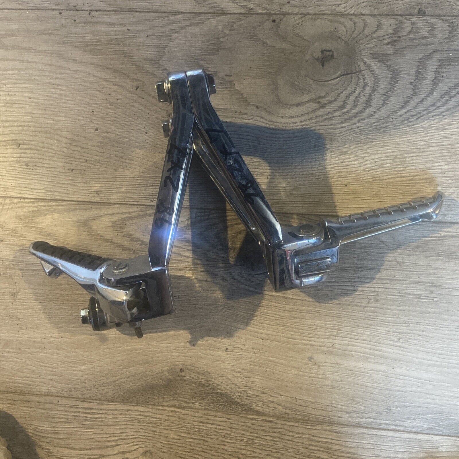 1999 KAWASAKI NINJA ZX7 LEFT and RIGHT REAR BACK PASSENGER PEGS