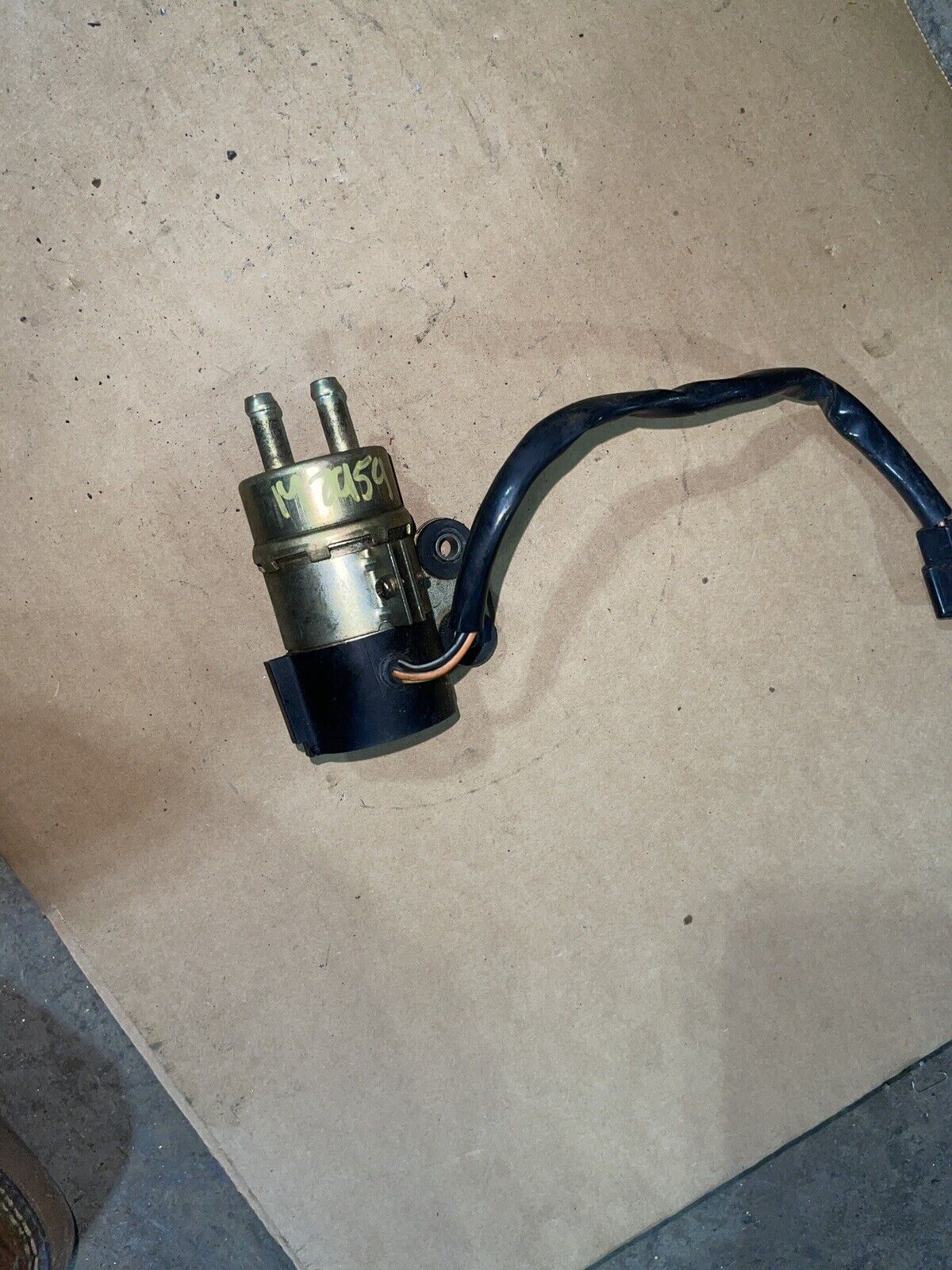 1993-2001 Kawasaki ZX11D, Fuel pump