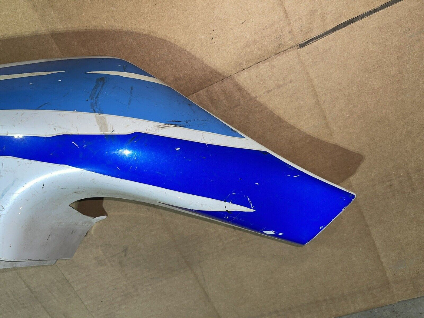 2000 SUZUKI GSXR600 LEFT  REAR BACK TAIL FAIRING COWL SHROUD