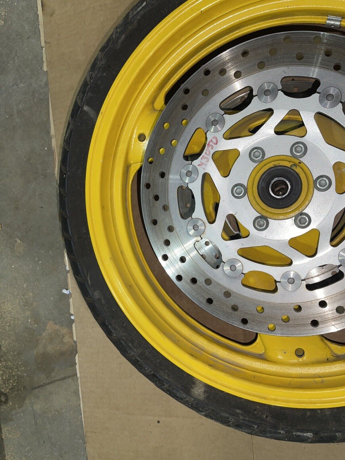 '95 98 97 96 94 93 92 FZR600 FZR 600 FRONT WHEEL YELLOW YAMAHA VGC