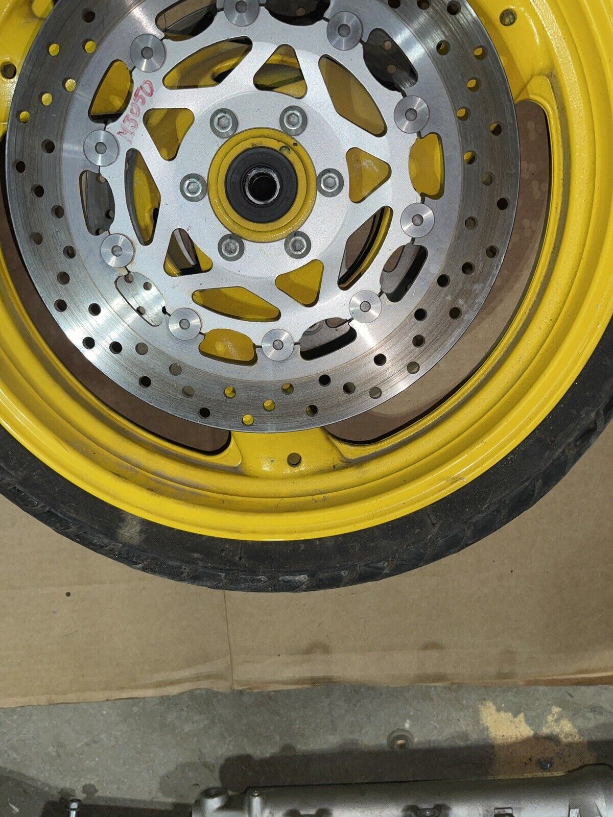 '95 98 97 96 94 93 92 FZR600 FZR 600 FRONT WHEEL YELLOW YAMAHA VGC