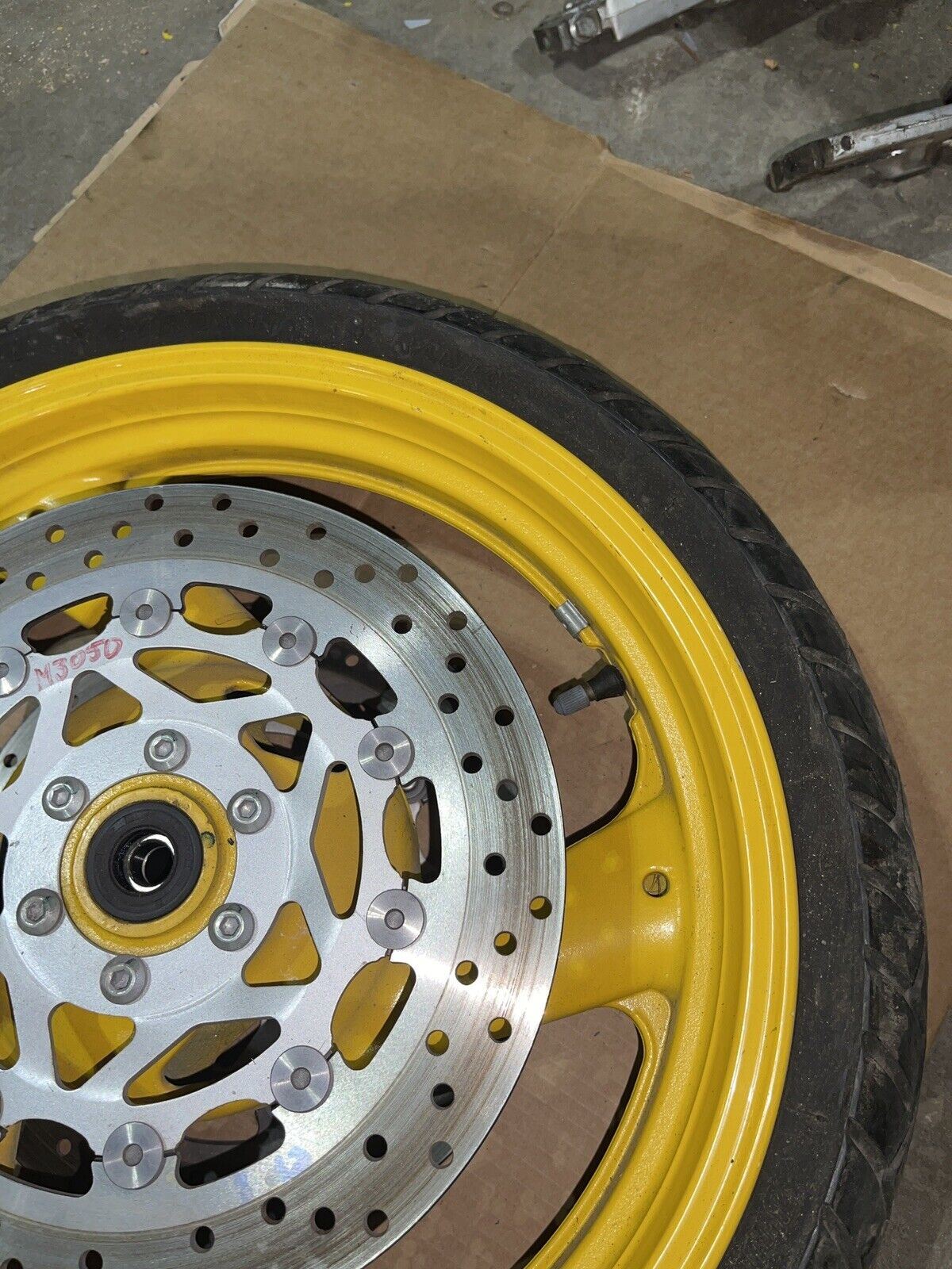 '95 98 97 96 94 93 92 FZR600 FZR 600 FRONT WHEEL YELLOW YAMAHA VGC