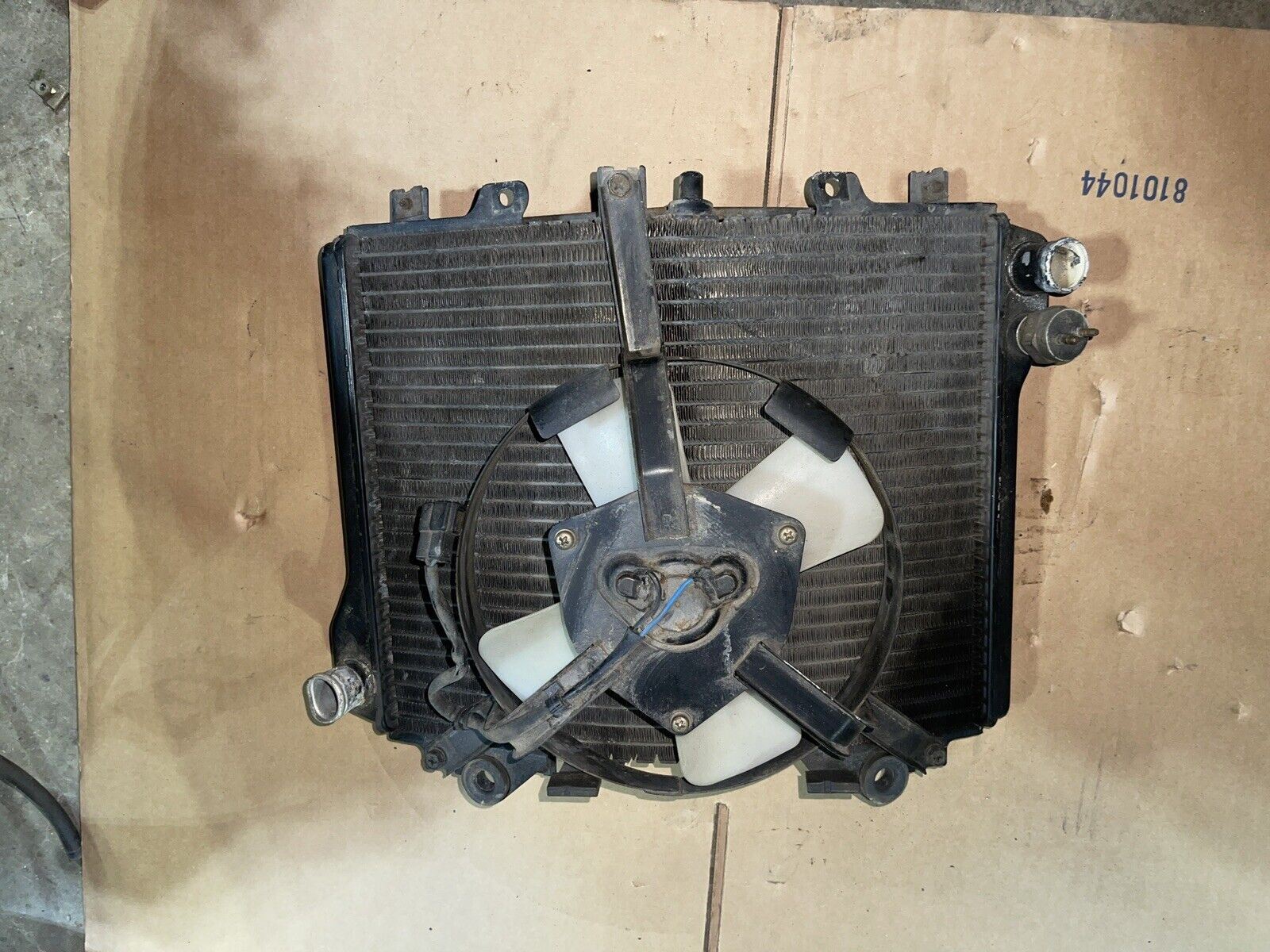 93 - 01 Kawasaki ZX11 OEM Radiator and FAN Ninja 1100 39060-1116